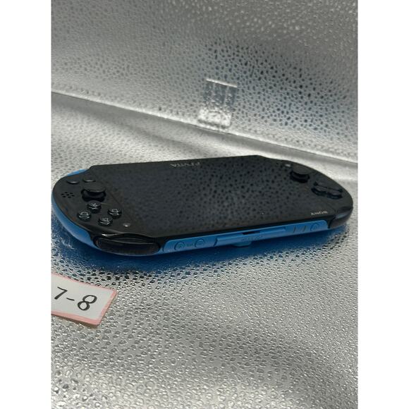 blue ps vita 2000 w/charger well protected - Picture 7 of 8